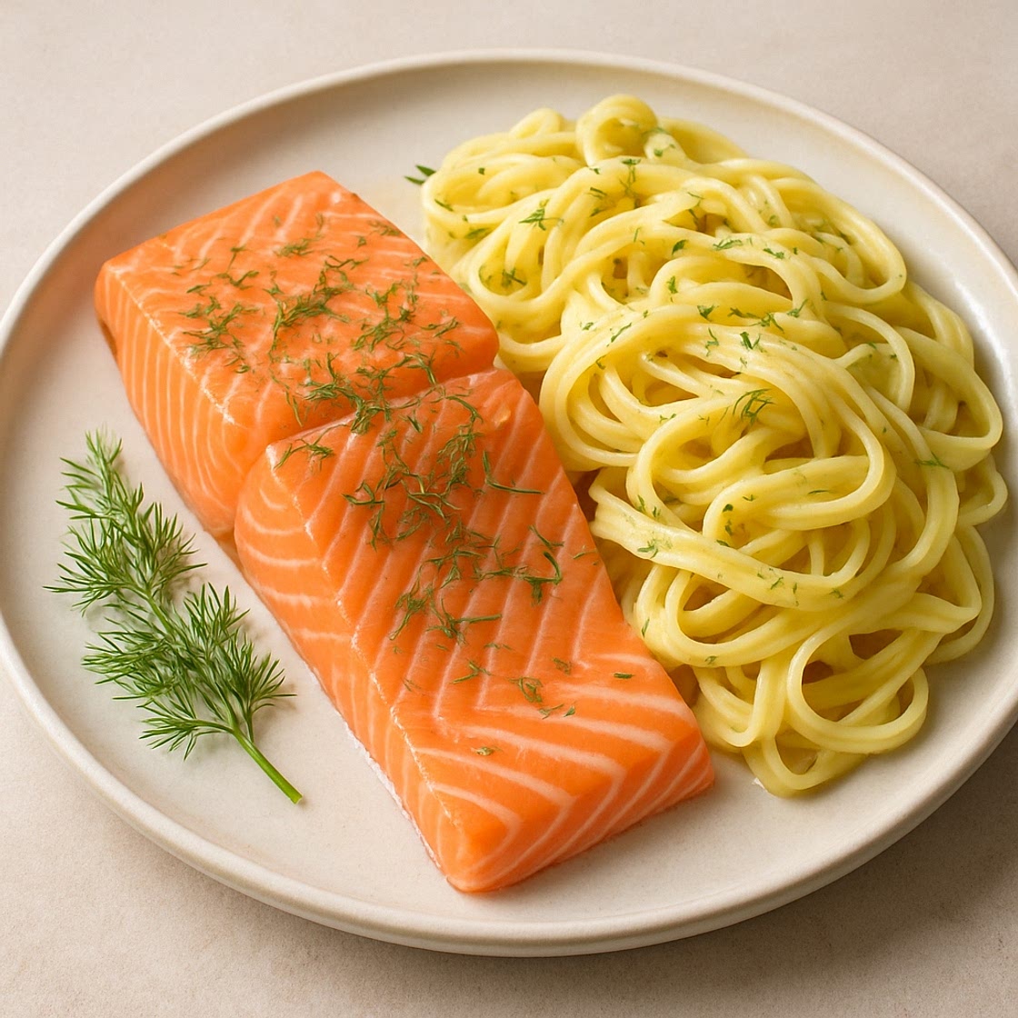 Salmón fresco y pasta con eneldo