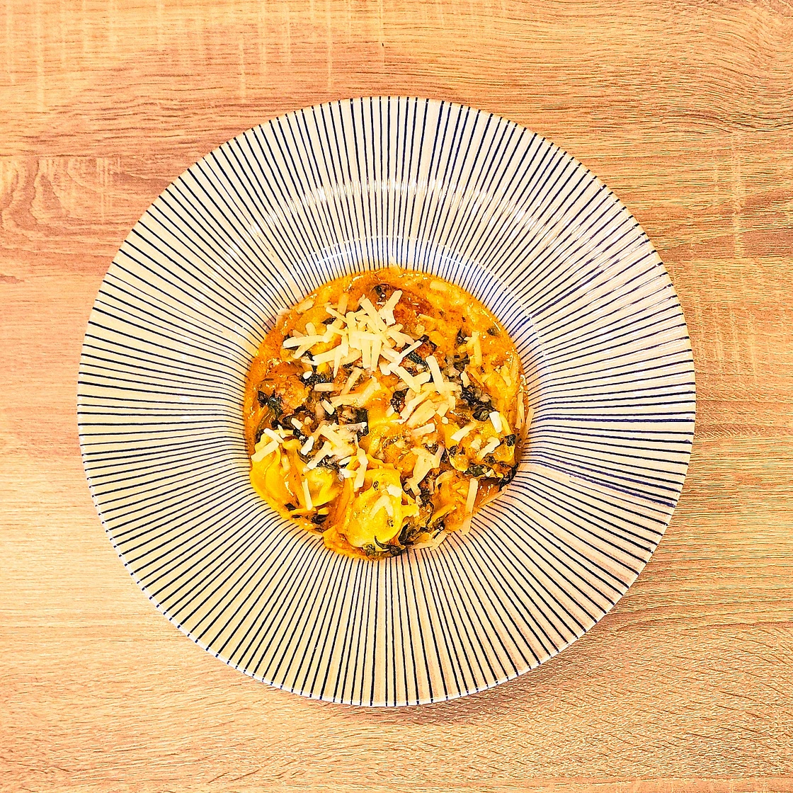Tortelloni, saucisse & sauce crémeuse