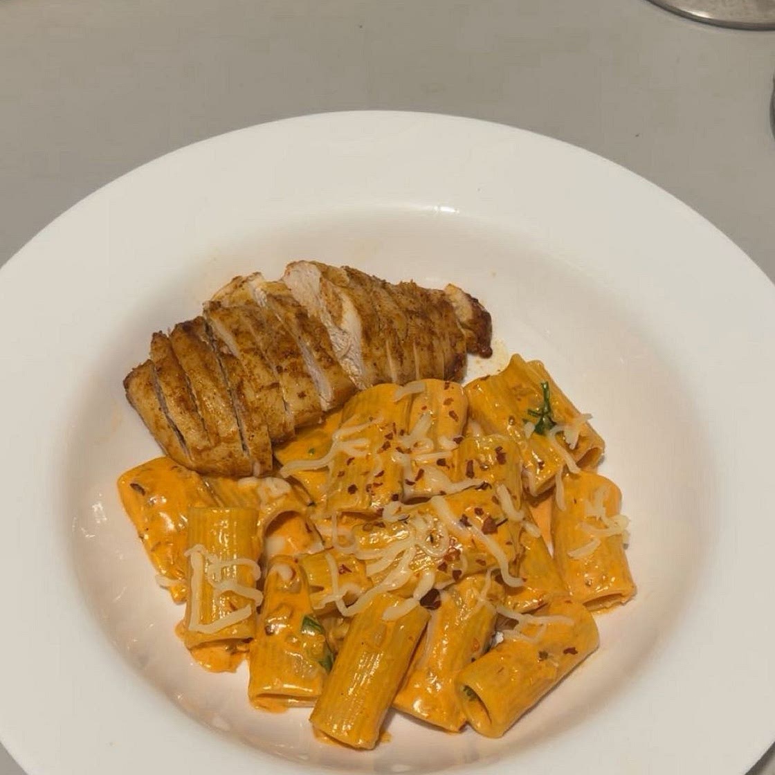 Spicy Creamy Chicken Rigatoni