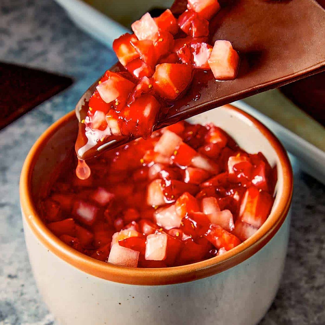 Strawberry Salsa and Chocolate Chips Recipe