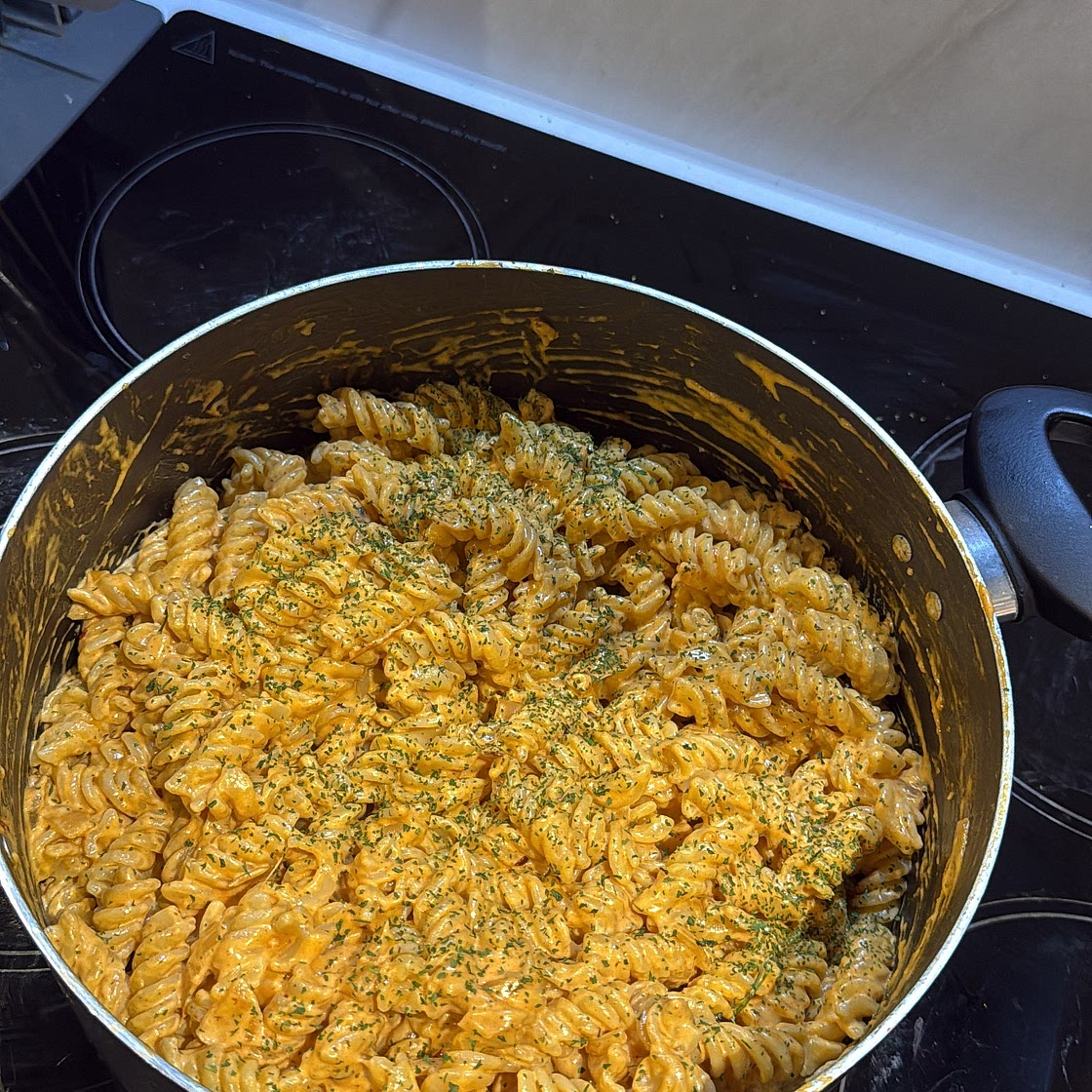 QUICK & EASY CREAMY PASTA