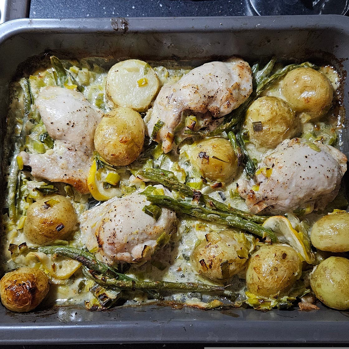 Chicken with potatoes, beans & creamed leek
