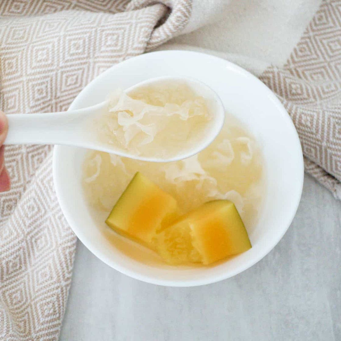 Chinese Papaya Dessert with Snow Fungus 木瓜雪耳糖水
