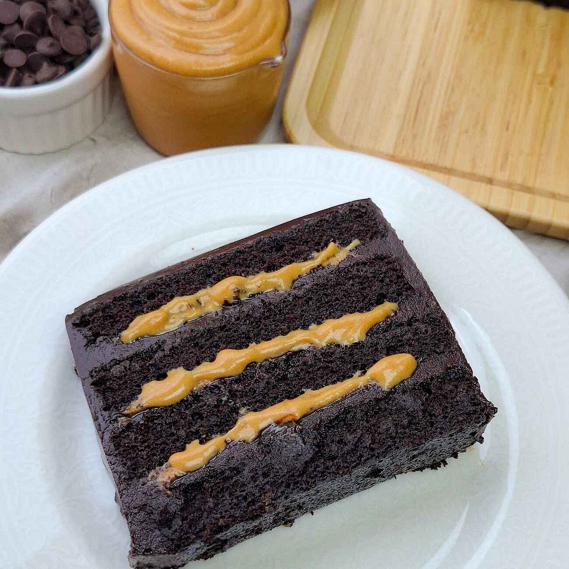Viral London Chocolate Cake (with whipped caramel recipe!)