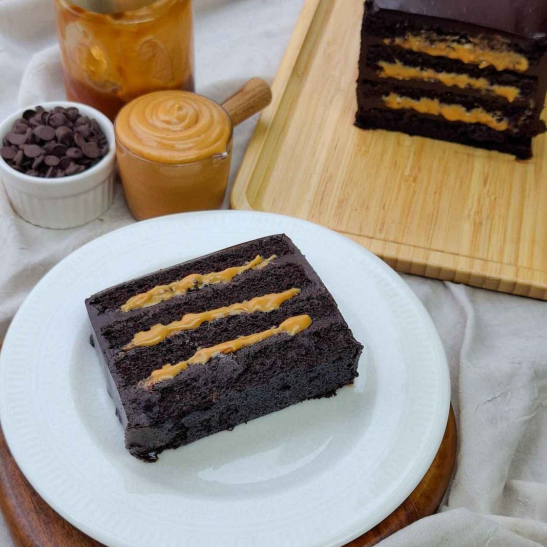 Viral London Chocolate Cake (with whipped caramel recipe!)