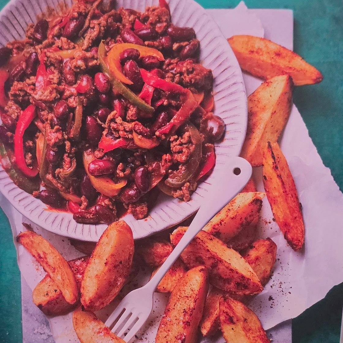 Beef chilli with spicy wedges