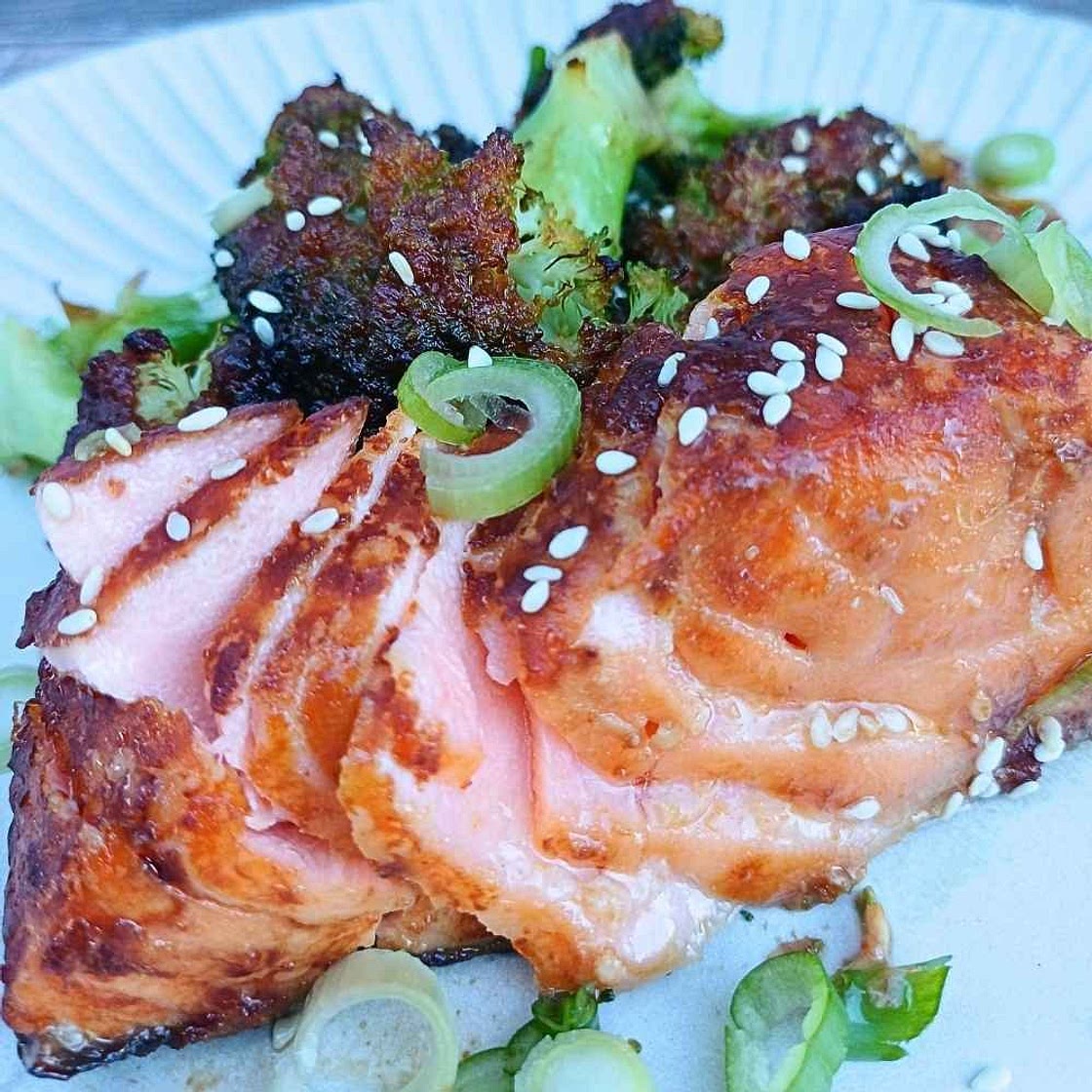 Miso Glazed Salmon With Crispy Broccoli