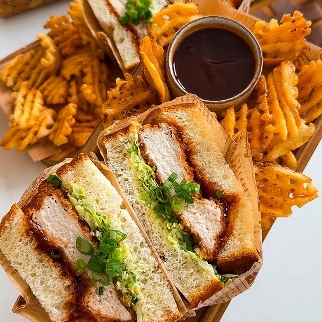 Katsu Sando al pollo (mayo-teriyaki)