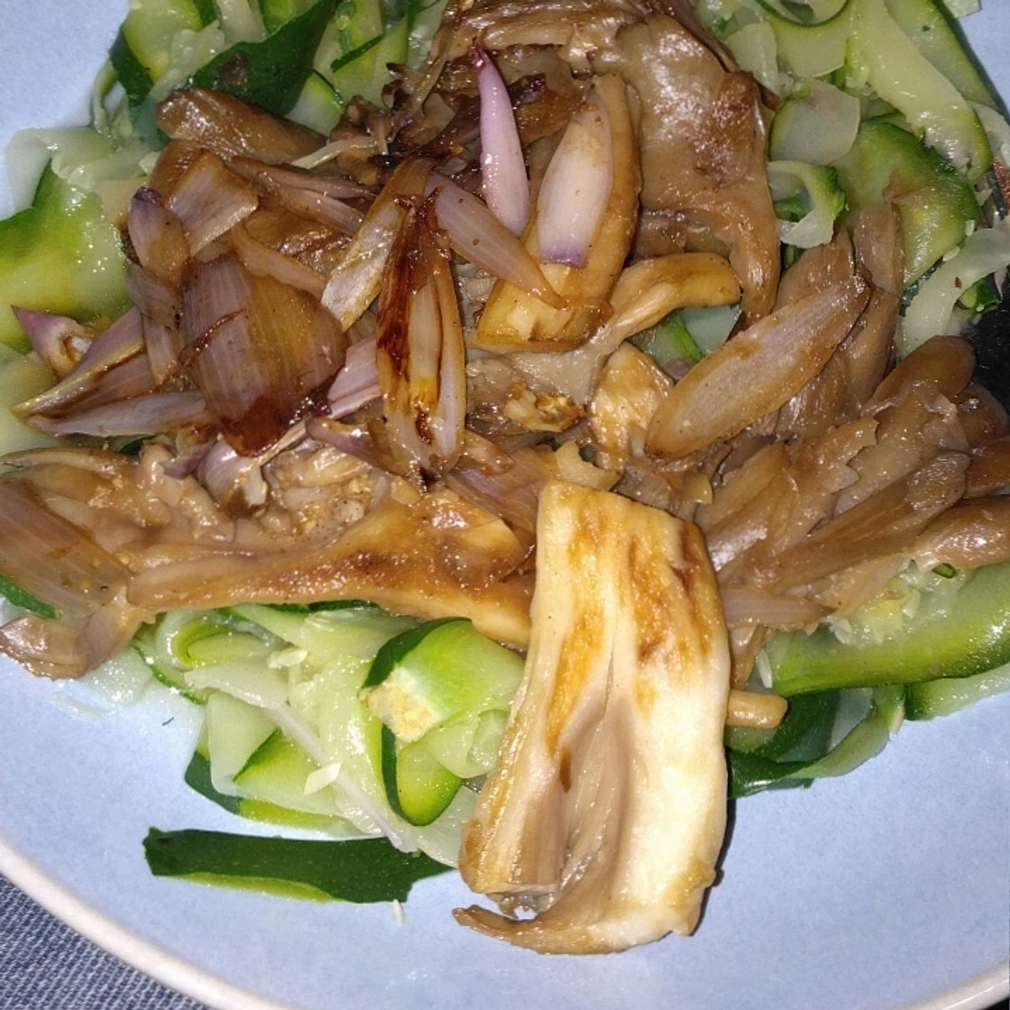 Mushrooms with courgette spaghetti