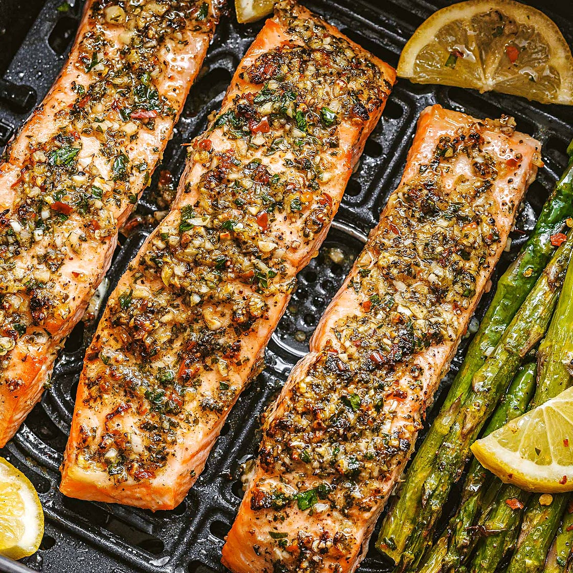Baked Salmon in Foil with Asparagus and Lemon Garlic Butter Sauce