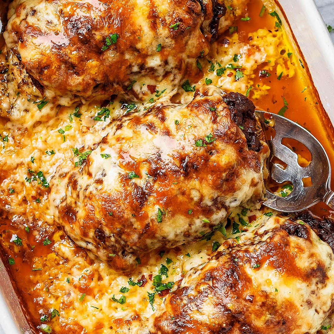 Creamy Chicken Breast Bake with Spinach and Sun-Dried Tomatoes