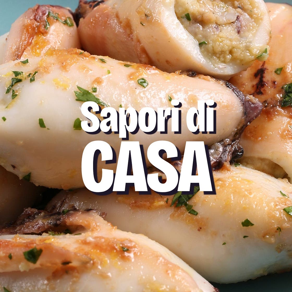 Calamari teneri, ripieno saporito e una cottura semplice per un risultato come al ristorante. Con cosa li accompagneresti: patate, insalata o pane croccante? π Ingredienti: Calamari