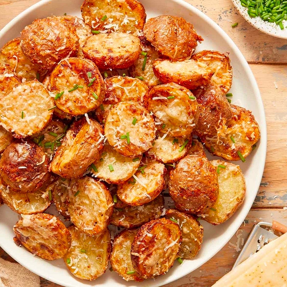 Air fryer roasted parmesan garlic potatoes