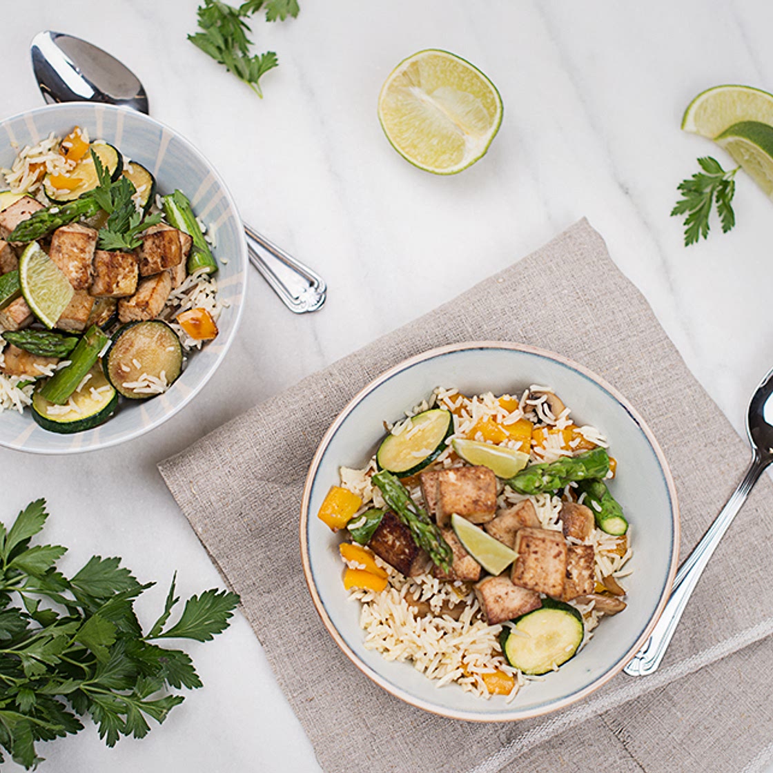 Marinierter Tofu mit Sommersgemüse und Basmati Reis