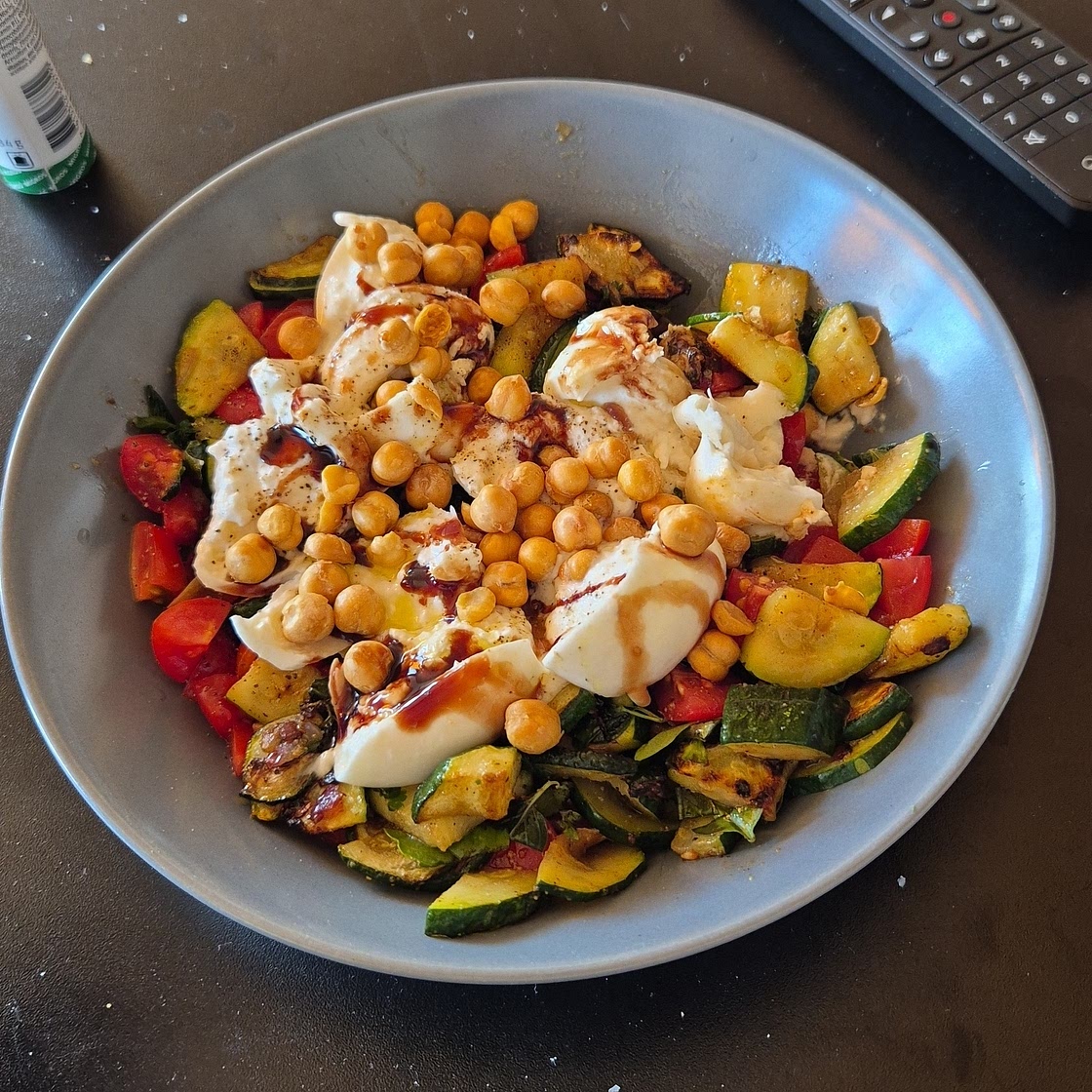 Warmer Zucchini Salat mit Burrata