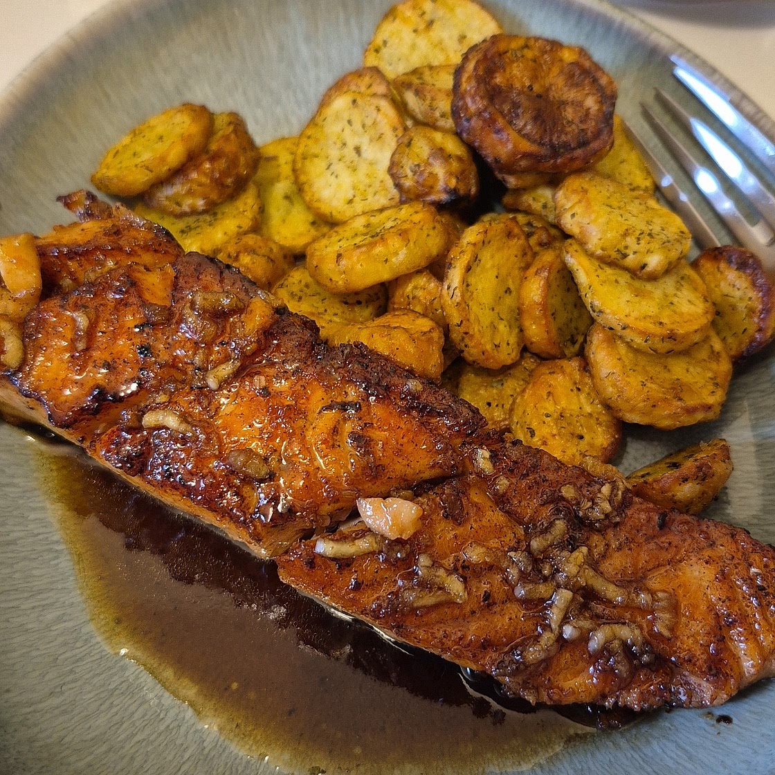 Honey Garlic Salmon (5 Ingredients, 15 Minutes)