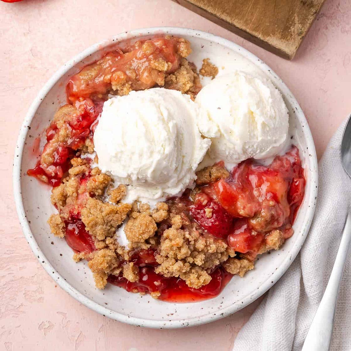Strawberry Rhubarb Crumble