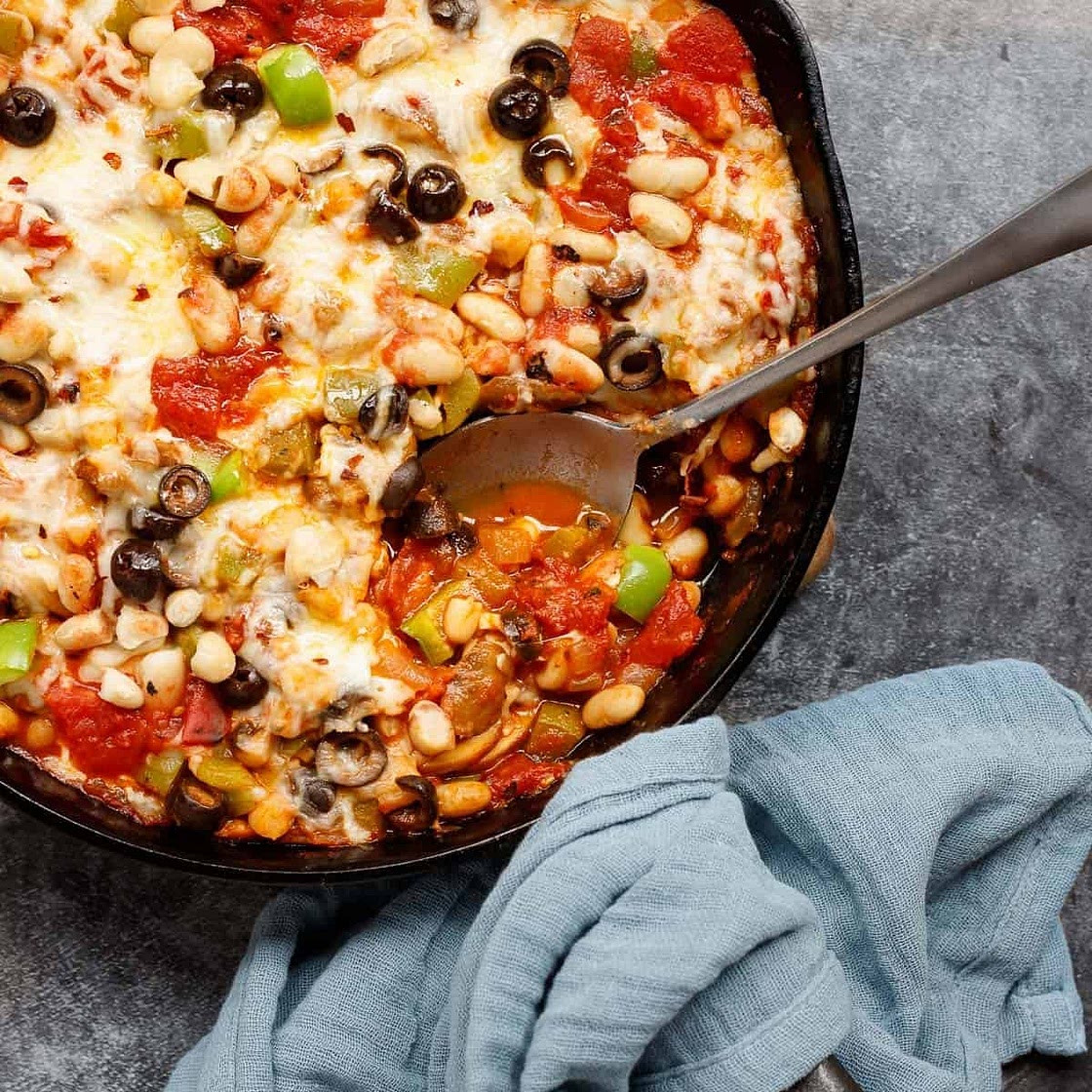 Cheesy Pizza Beans Skillet