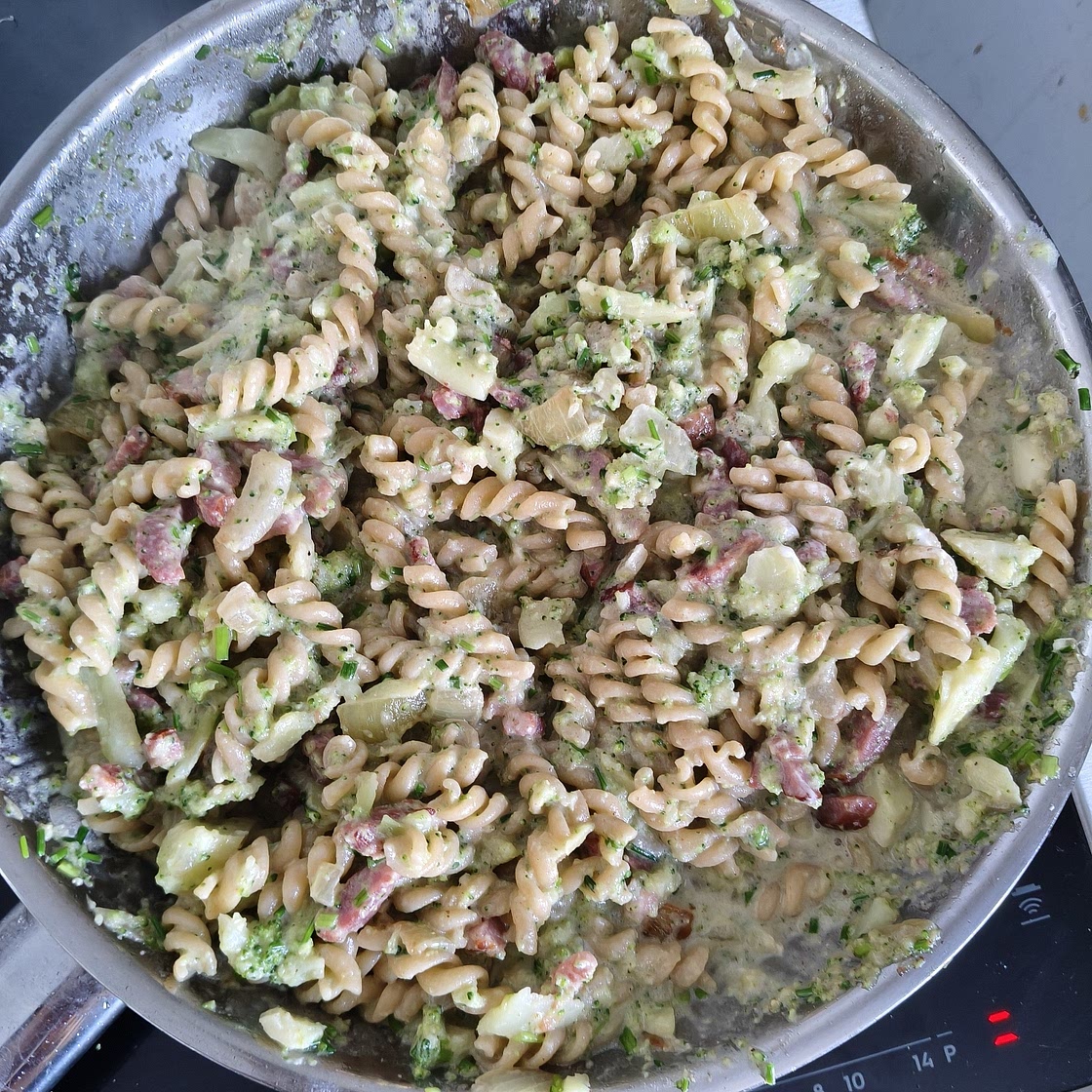 Creamy bacon broccoli penne (low salt low carb)