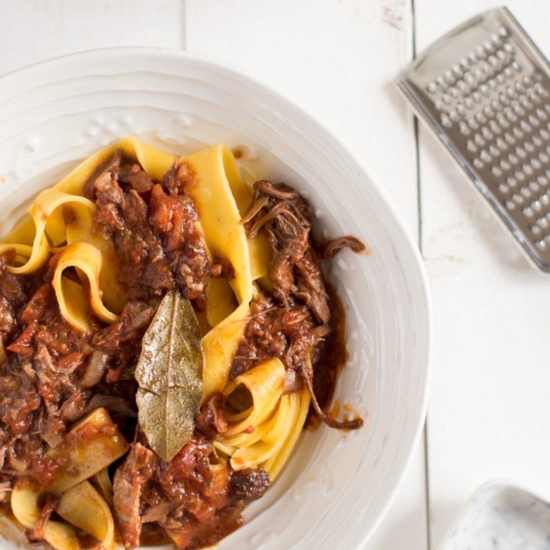 Slow cooker beef ragu pasta