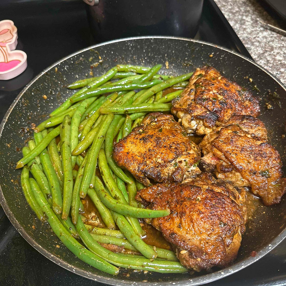 Lemon Garlic Butter Chicken Thighs and Green Beans Skillet