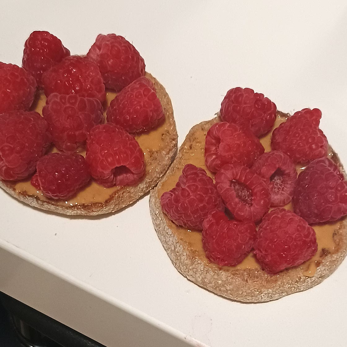 English muffin with Peanuts Butter & Raspberries