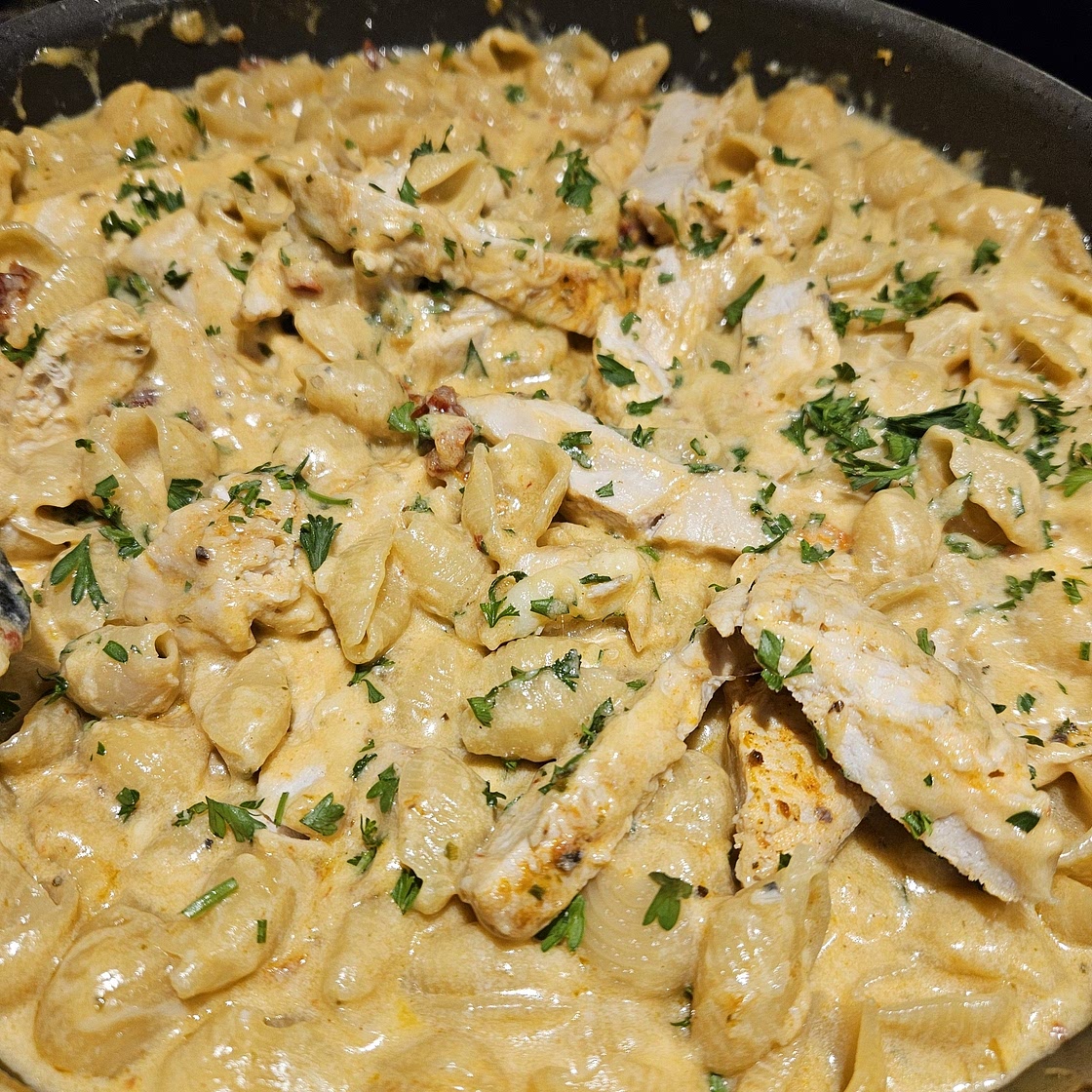 Tuscan Chicken Mac And Cheese (ONE POT, STOVE TOP)