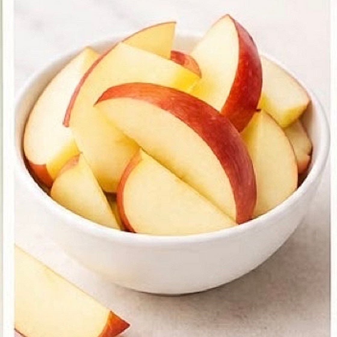 Apple slices with peanut butter