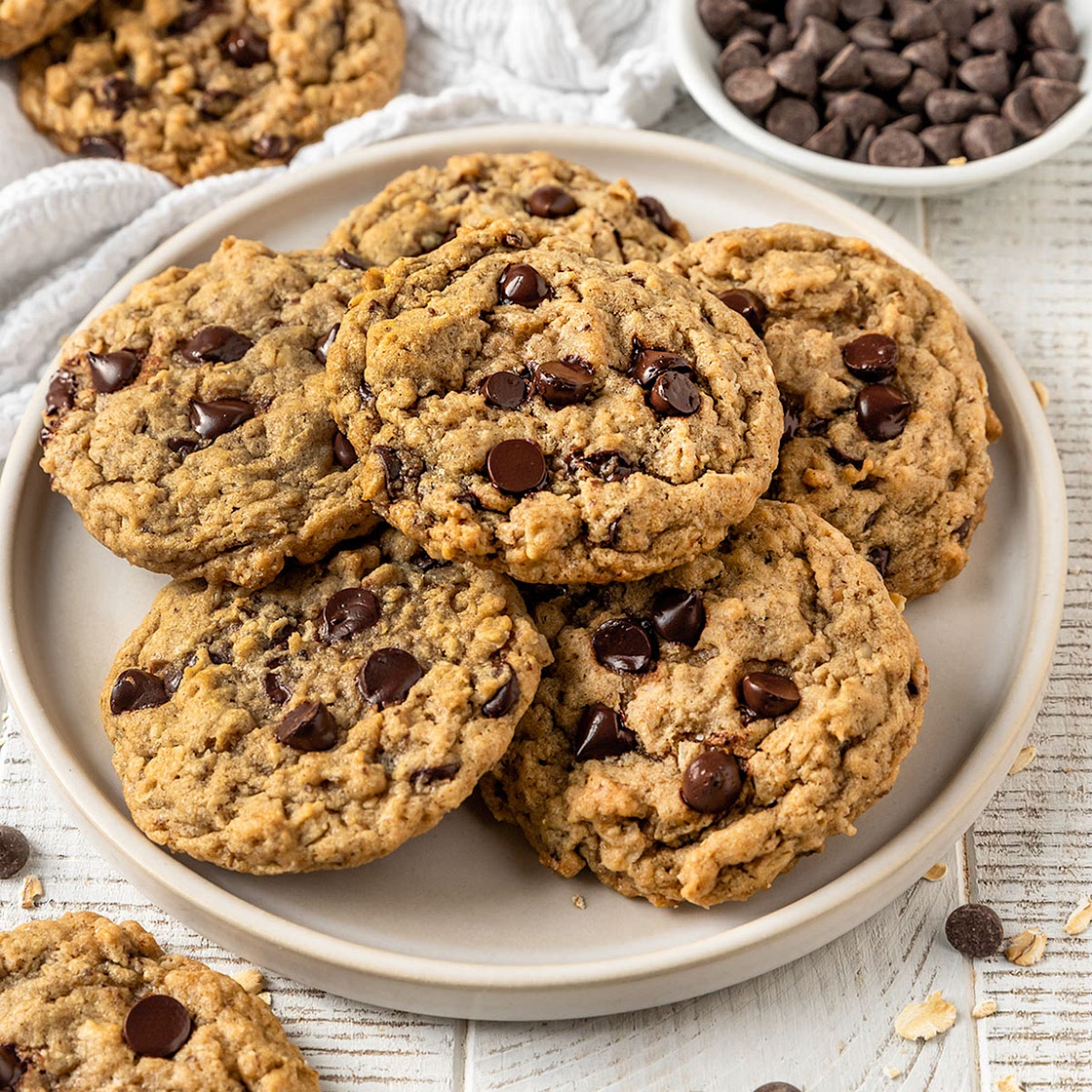 Vegan Oatmeal Chocolate Chip Cookies