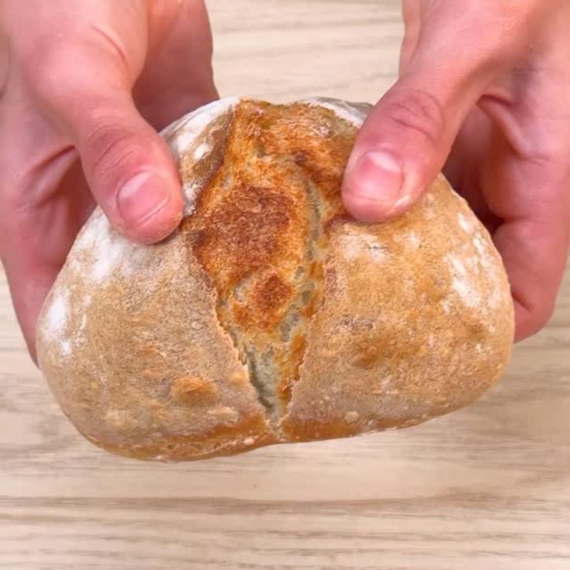 I PANINI AL CUCCHIAIO di Julia sono la svolta! 🥖🥄 Con questa ricetta furba li fai senza impastare e in pochissimi minuti 🤯 Fuori croccanti, dentro soffici e perfetti sia con il salato che con una valanga di cioccolata! 🤤