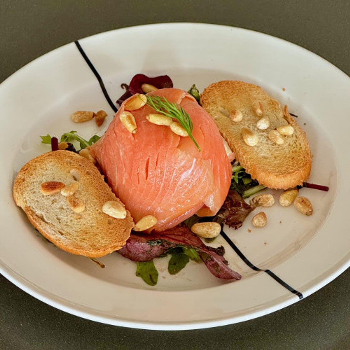 Creamy and smoky salmon bonbon