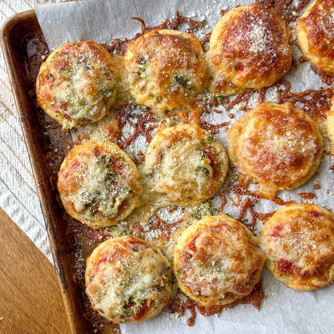 Healthy Mini Pizzas for Kids (using Greek yogurt dough!)