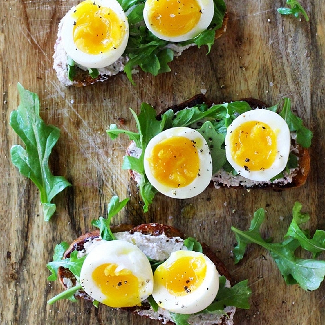 Hard boiled eds with lavash, rucola and balsamic