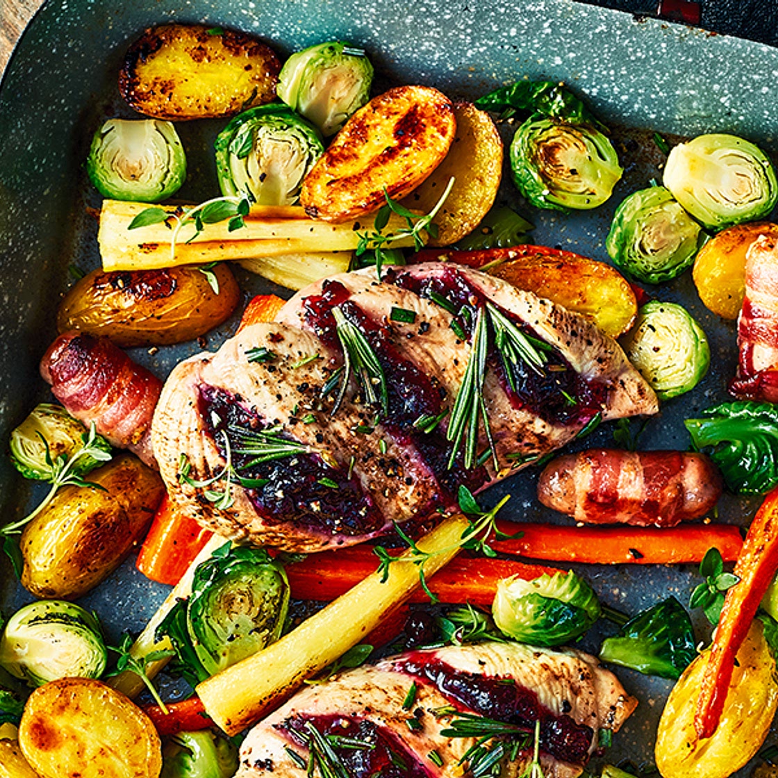 Christmas dinner traybake