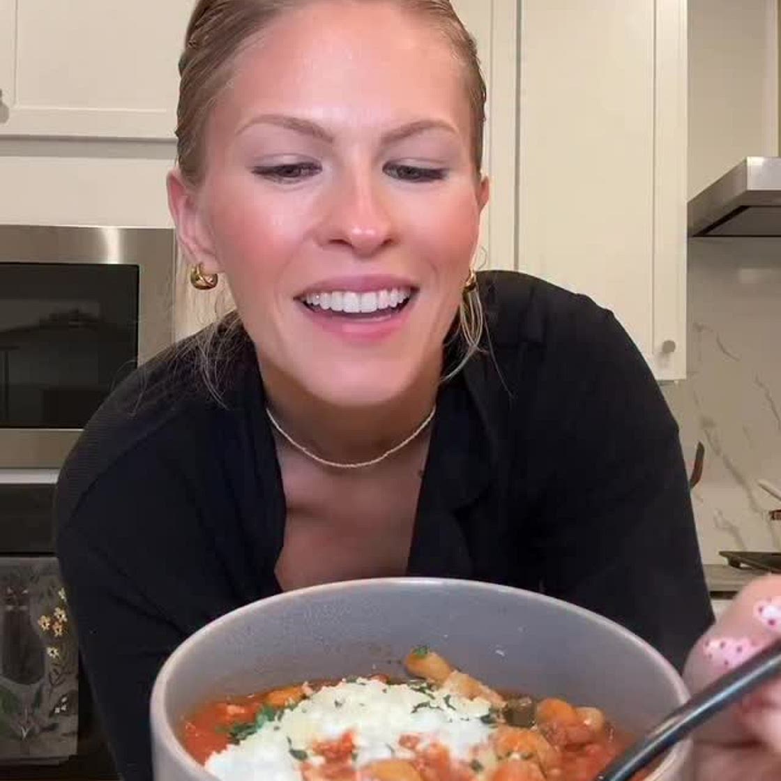 Lasagna Soup (520 cals + 51g protein/ serving) This recipe makes