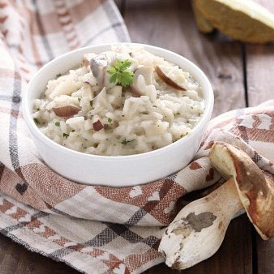 RISO CARNAROLI CON FUNGHI PORCINI AL TIMO, MANTECATO AL TALEGGIO DOP