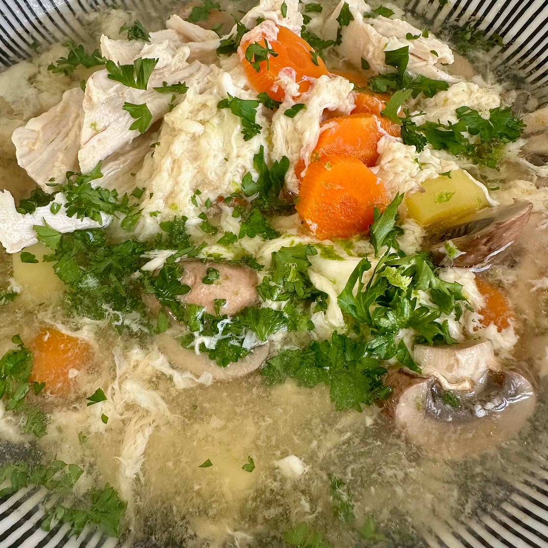 Hühner-Gemüsesuppe mit Eierstich