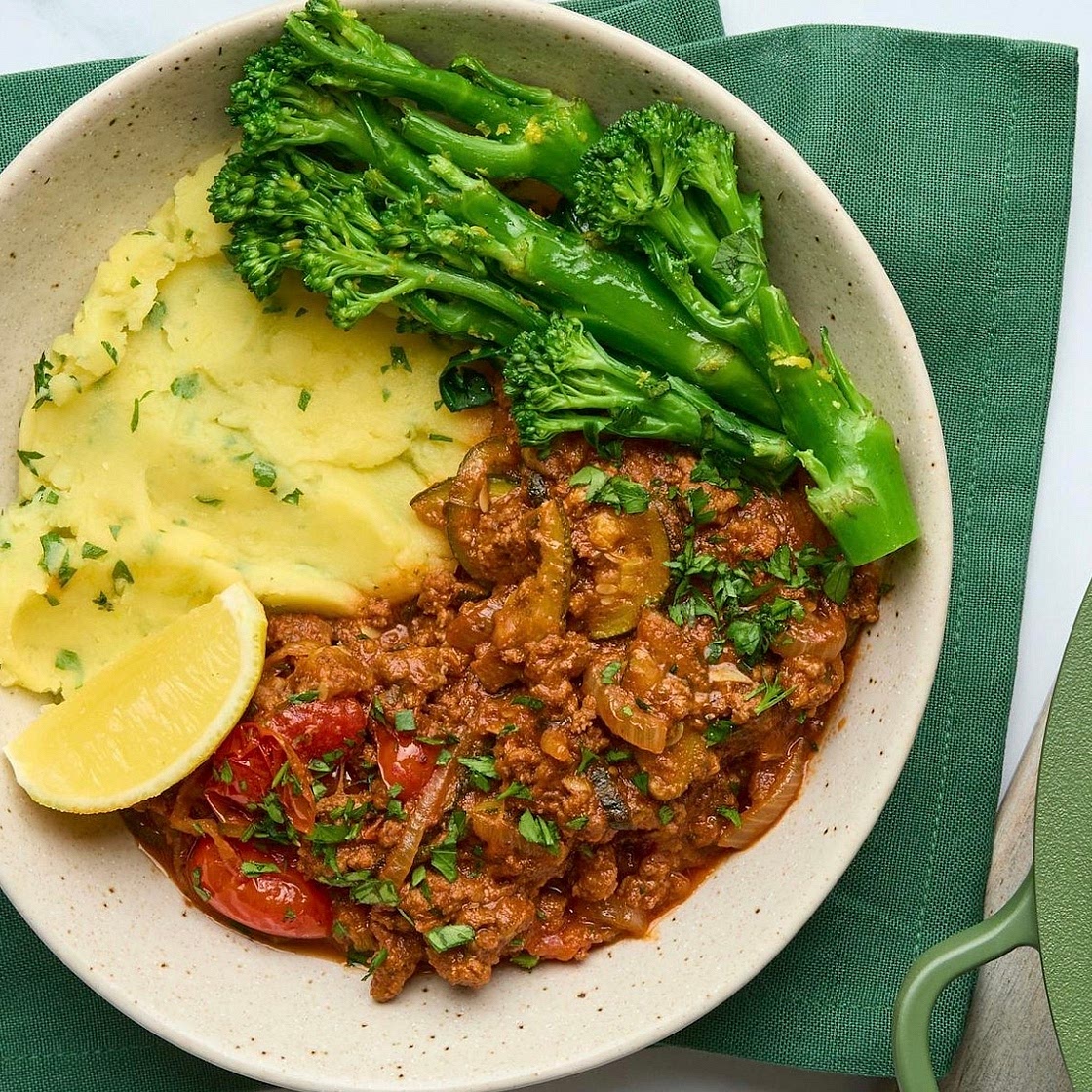 Diced Beef Ragù with Parmesan Mash & Broccoli