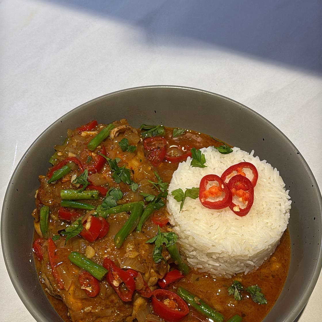 THAI RED COCONUT CHICKEN CURRY 