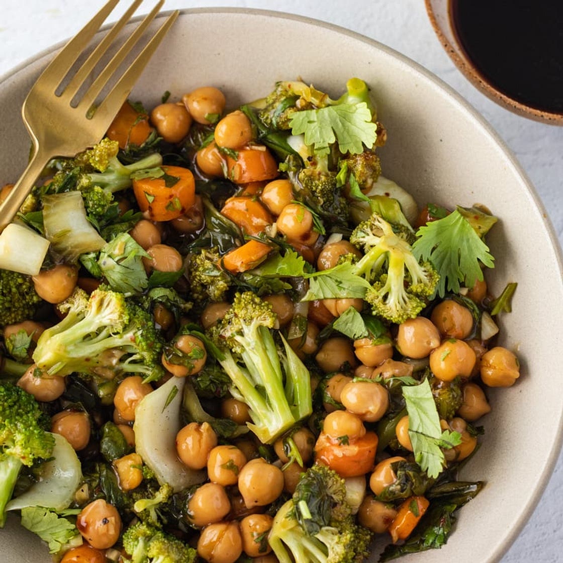 Vegan Garlic Chickpea Stir Fry with Broccoli and Carrots
