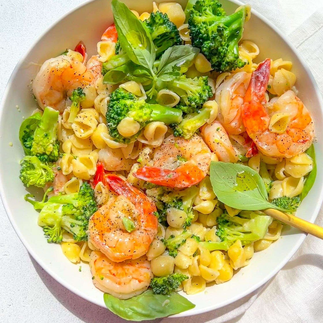 10 Minute Creamy Shrimp and Broccoli Pasta