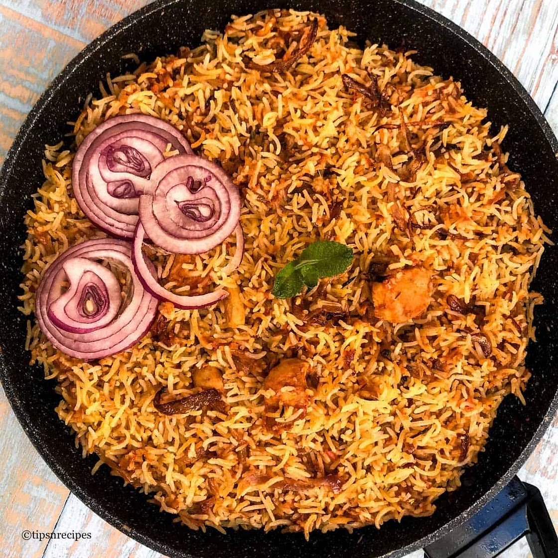 Bombay Chicken Biryani - Pakistani Biryani Recipe