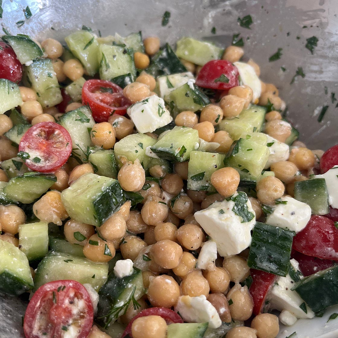 15-Minute Mediterranean Chickpea Salad (Meal-Prep Friendly)