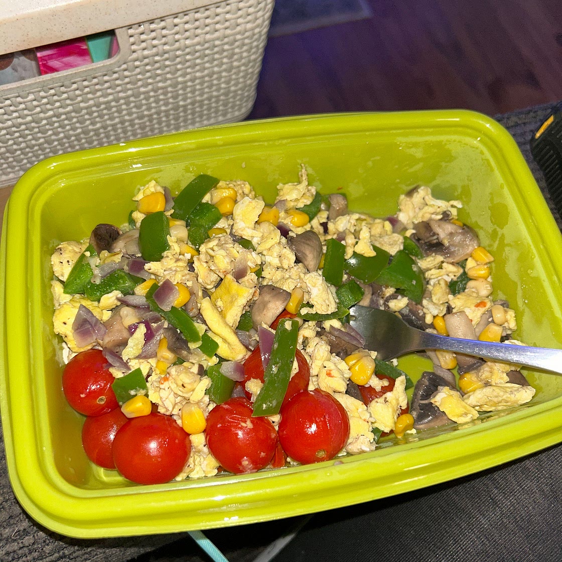 Vegetarian pizza omelette