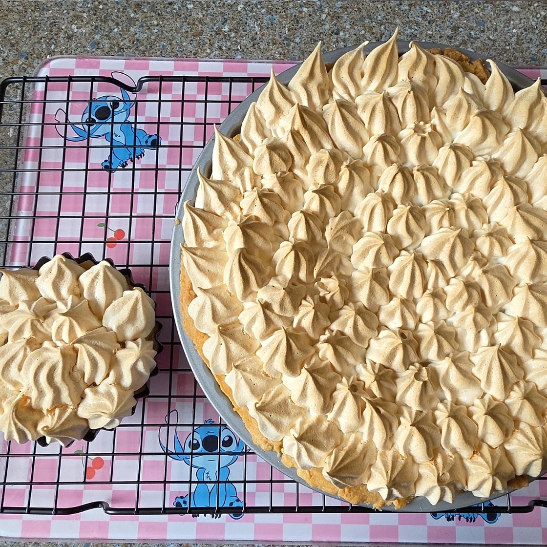 Classic lemon meringue pie