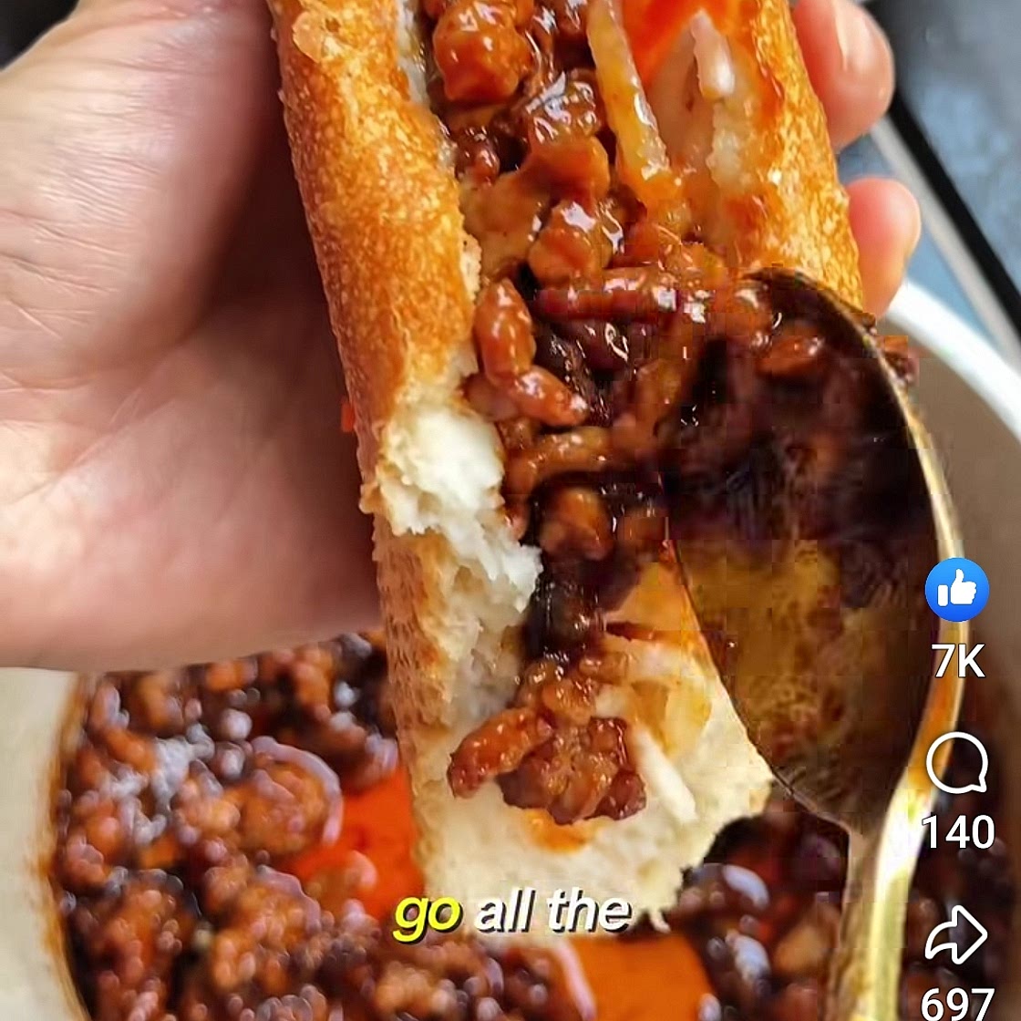 Bánh Mì Sốt Thịt Bầm
