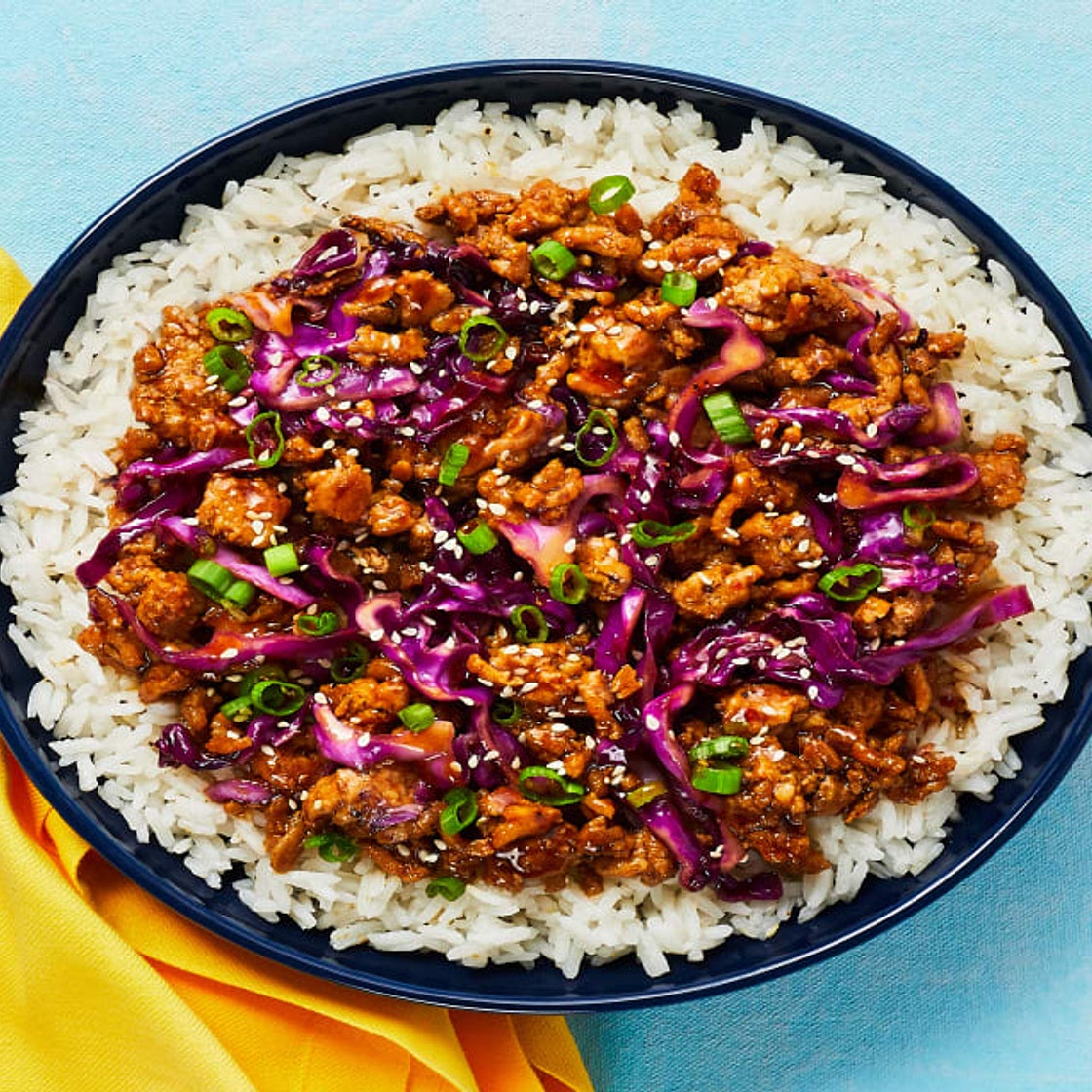 Ular xotinimni it uslubi holatiga qoyishdi va uning mushukida tugatdilar. Shaxsiy Dogiston porno