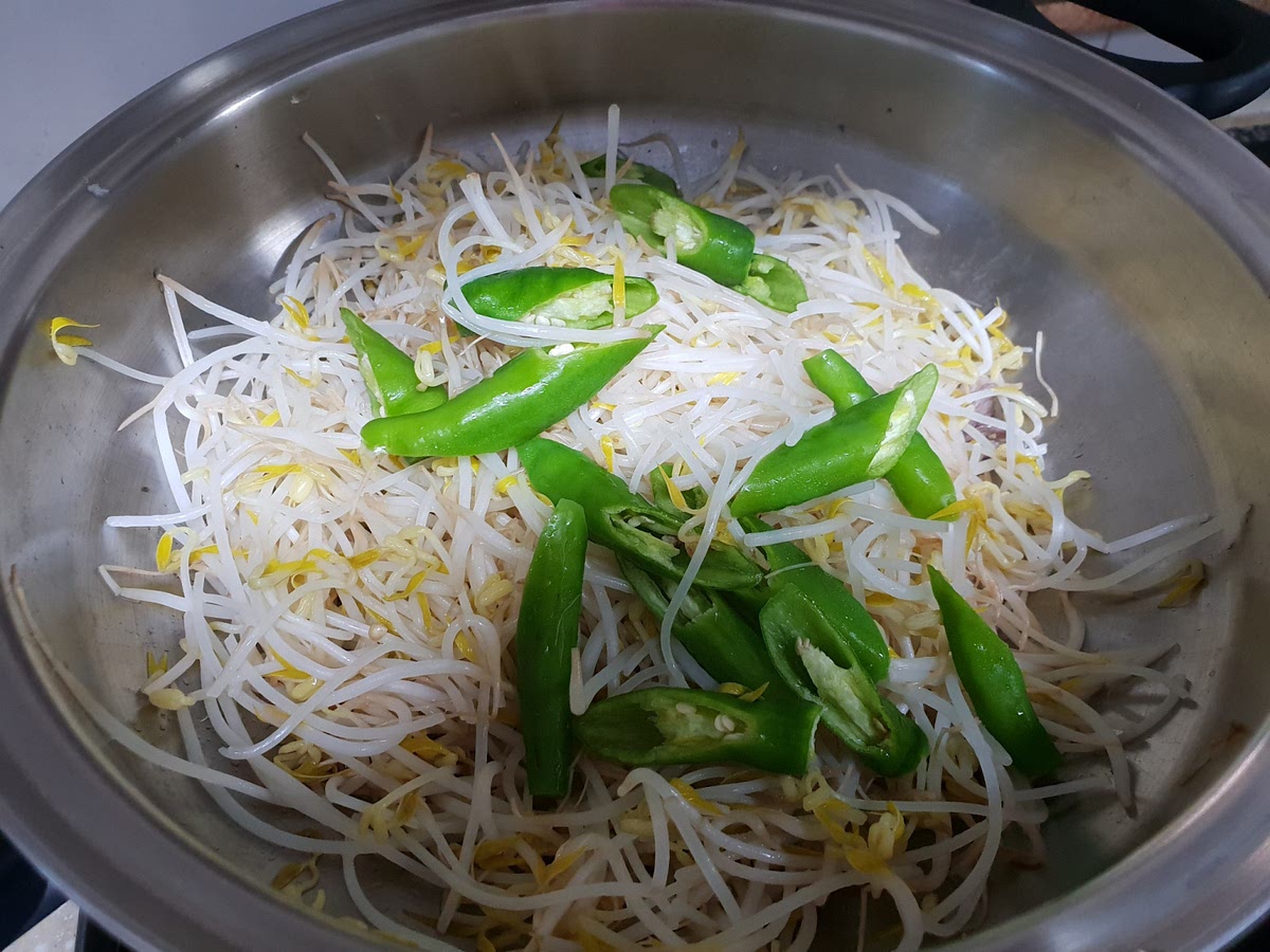 청량고추를 넣구요.