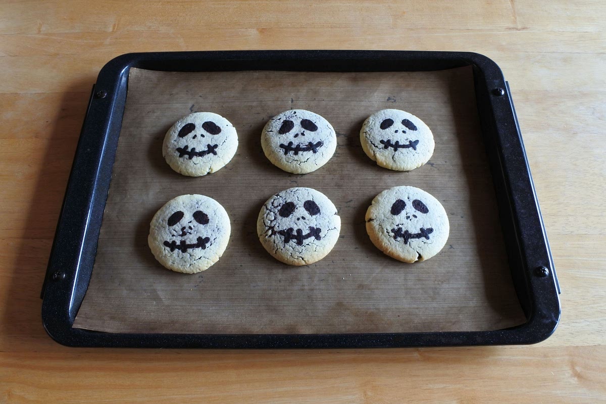 다시 160℃로 예열한 오븐에 3분 정도 구워서 그림을 말려주세요.