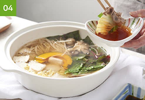 [두 가지 소스와 즐기기] 초간장 소스, 칠리소스와 함께 드시면 더욱 맛있어요.